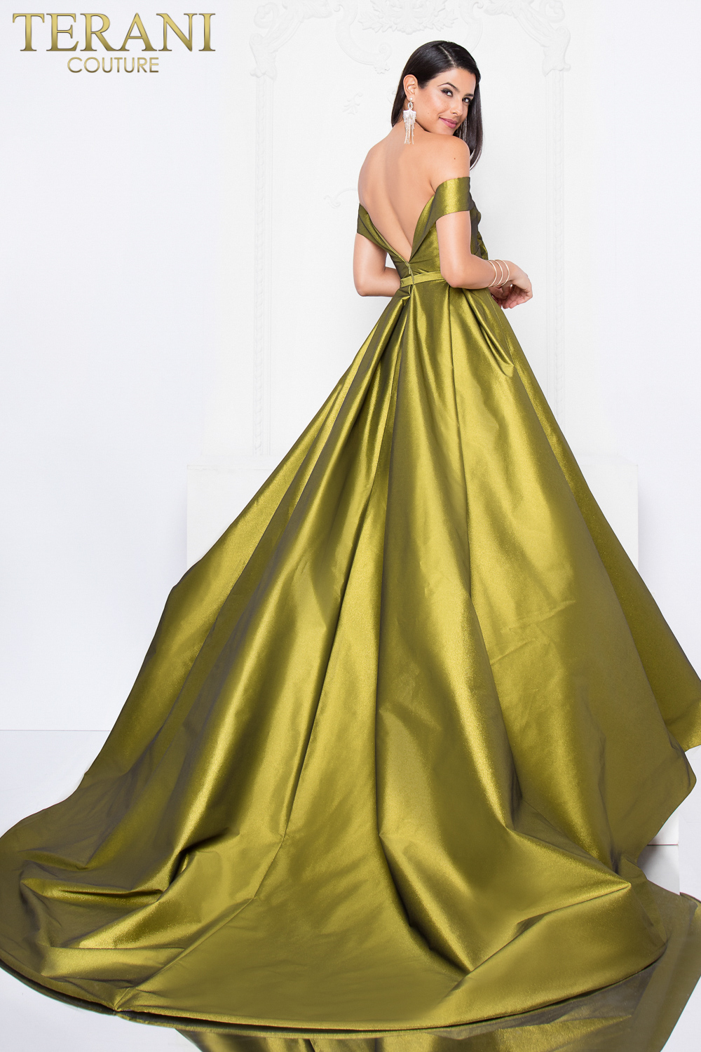 The Red Carpet Boutique Formal Wear | 5720 Dempster St, Morton Grove, IL 60053, USA | Phone: (847) 965-8066