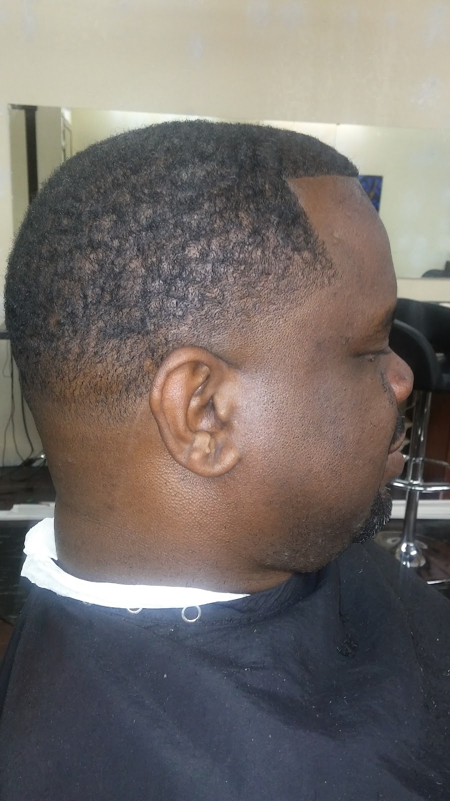 Fredos Barbershop | 300 Atlantic Dr #6, Key Largo, FL 33037, USA | Phone: (305) 896-2460