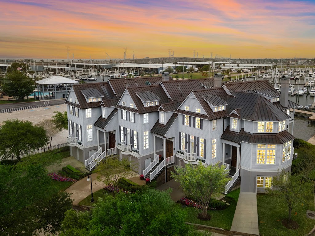 Luxury Bay Area Property Group | 5411 W Bayshore Dr, Bacliff, TX 77518, USA | Phone: (713) 377-3869