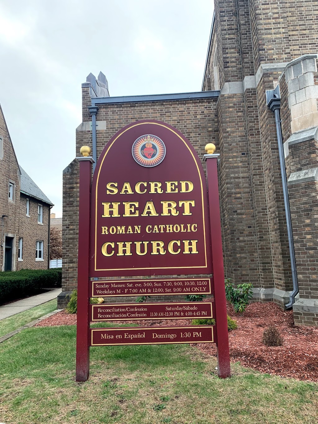 Sacred Heart Roman Catholic Church | 324 Ridge Rd, Lyndhurst, NJ 07071, USA | Phone: (201) 438-1147