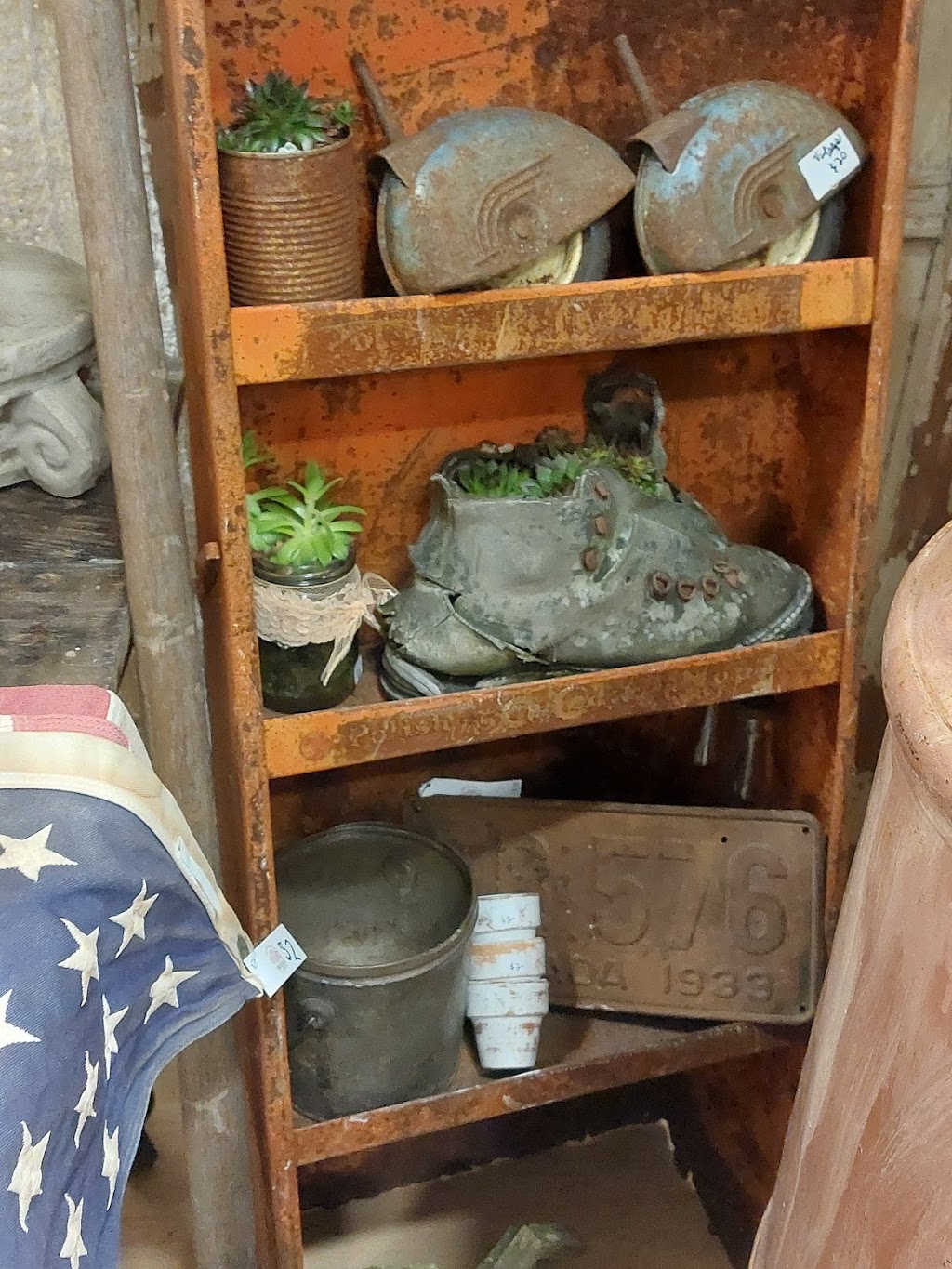 Upcycled Cottage "Vintage Finds and Boutique" | 1703 97th St E, Tacoma, WA 98445, USA | Phone: (661) 312-4397