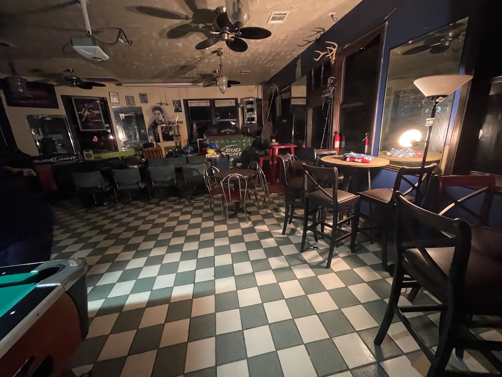 Saras Ice House | 4003 N Main St, Houston, TX 77009, USA | Phone: (832) 441-0078