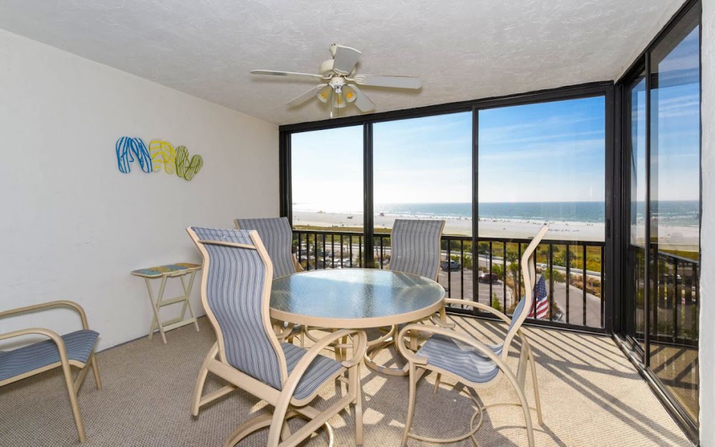 Crescent Royale Condominiums | 777 Beach Rd, Siesta Key, FL 34242, USA | Phone: (941) 349-7766