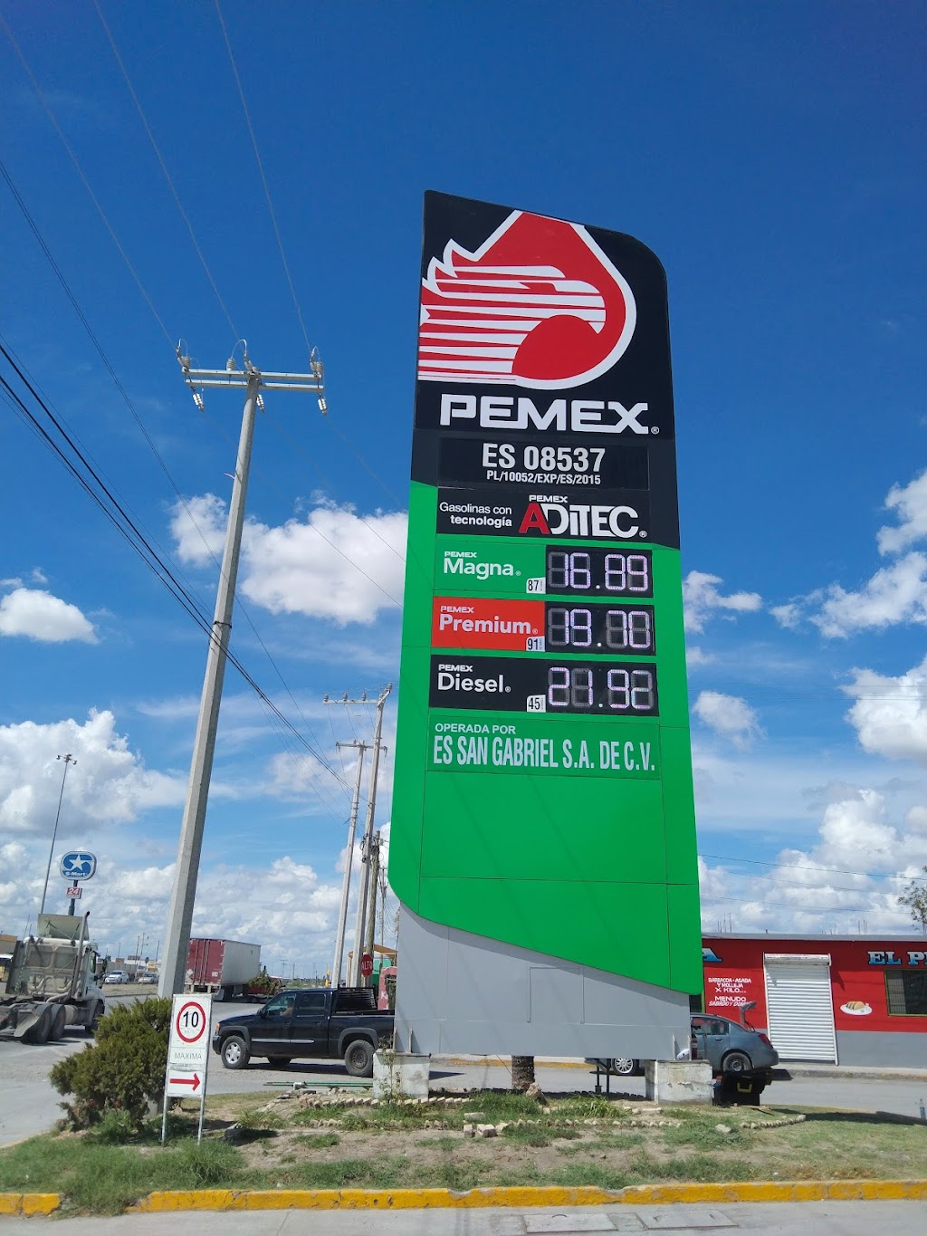 Pemex | Carretera Aeropuerto-Piedras Negras Km.2+390 Ejido, La Sandía, Francisco Villa, 88000 Nuevo Laredo, Tamps., Mexico | Phone: 800 736 3900