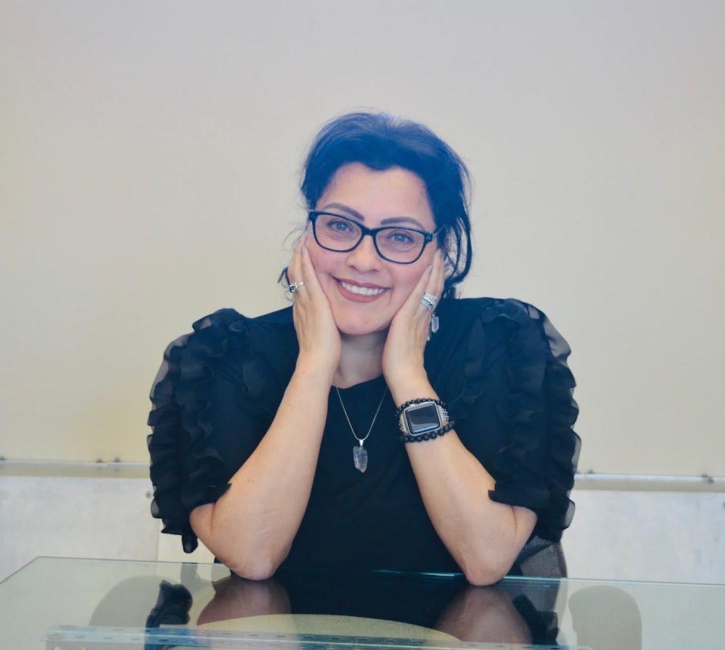 Coach Velia | 16888 Nisqualli Rd, Victorville, CA 92395, USA | Phone: (760) 221-3147