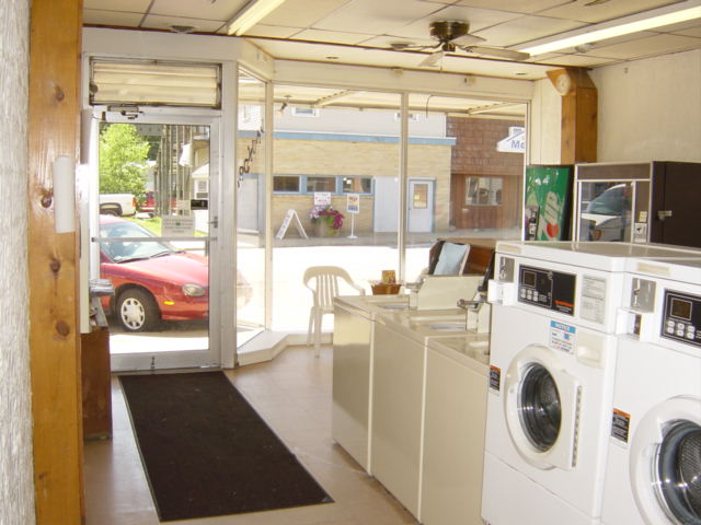 East End Laundromat | 242 N Broadway St Ave, Ellsworth, WI 54011, USA | Phone: (715) 273-5331