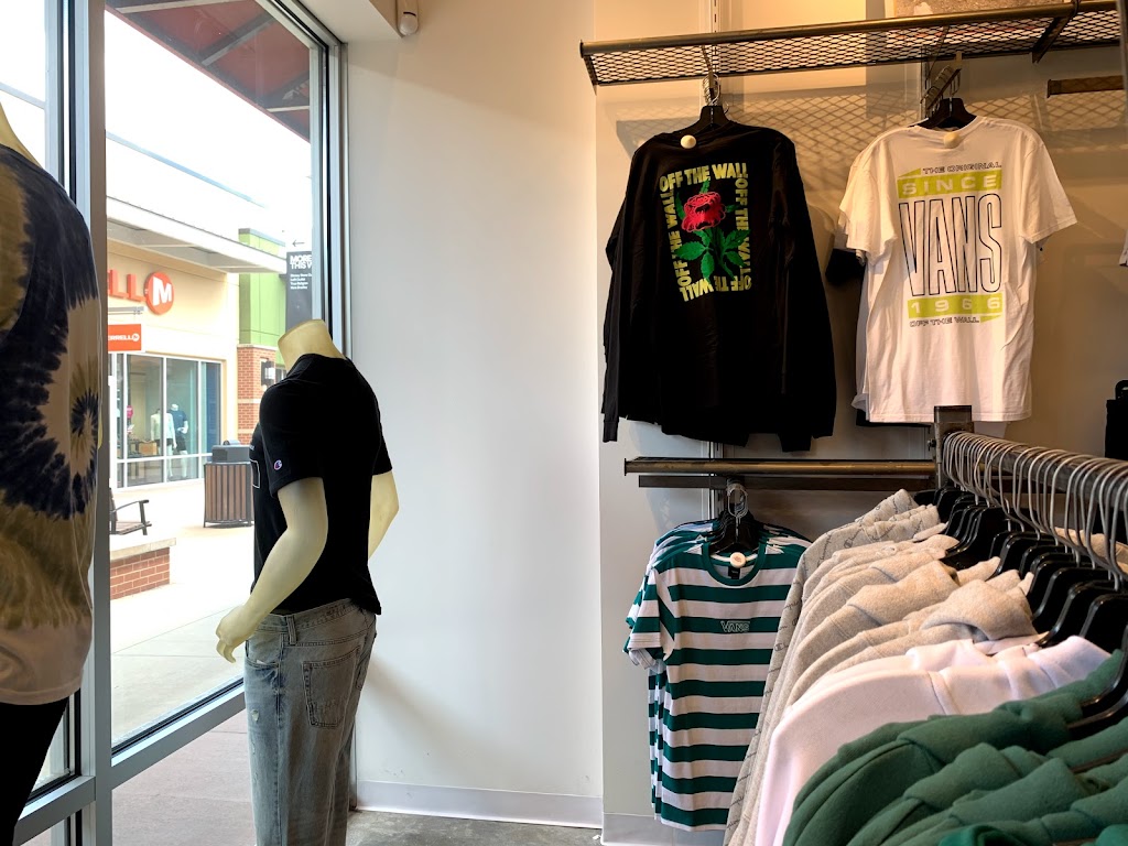 PacSun | Premium Outlets, 18521 Outlet Blvd, Chesterfield, MO 63005, USA | Phone: (636) 778-1556