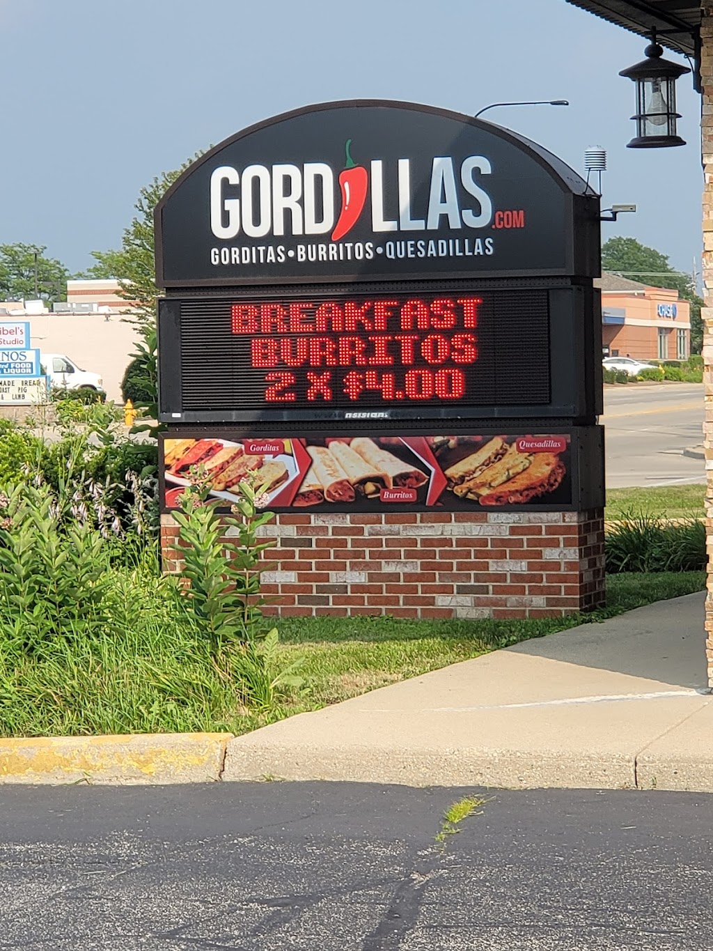 Gordillas | 655 W Lake St, Addison, IL 60101, USA | Phone: (630) 543-1400