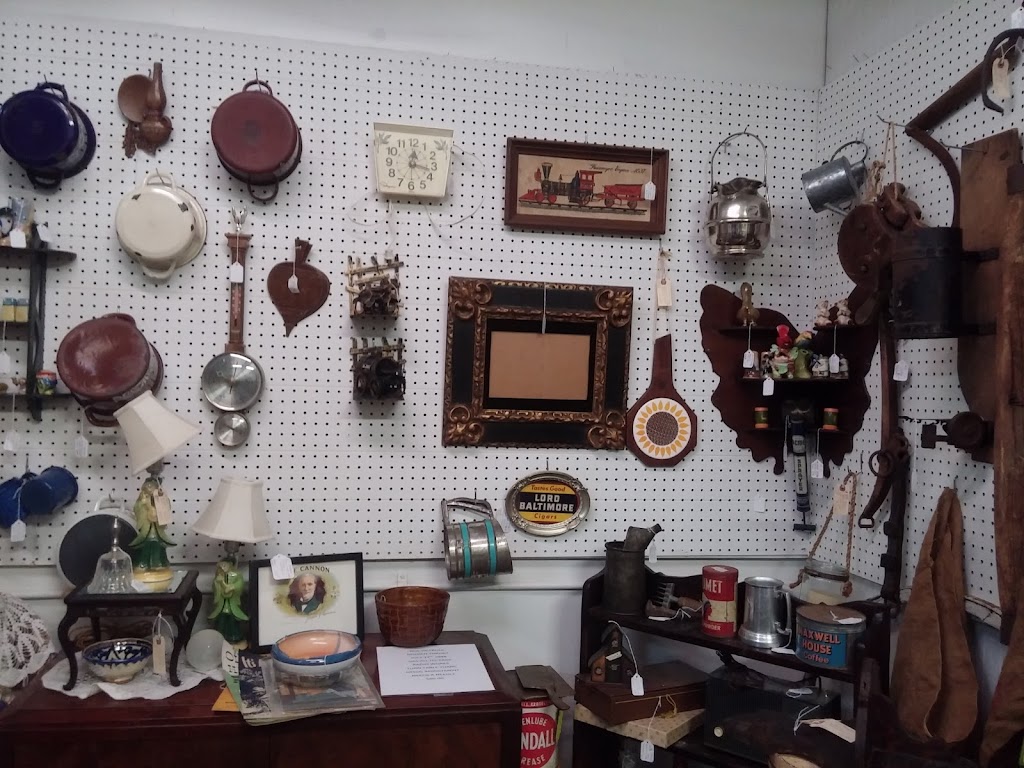 Decades Antiques and Collectibles | 109 W Adrian St, Blissfield, MI 49228, USA | Phone: (517) 486-3225