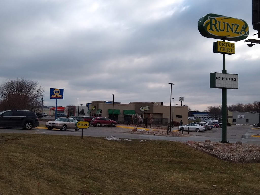 Runza Restaurant | 13535 Q St, Omaha, NE 68137, USA | Phone: (402) 895-0803