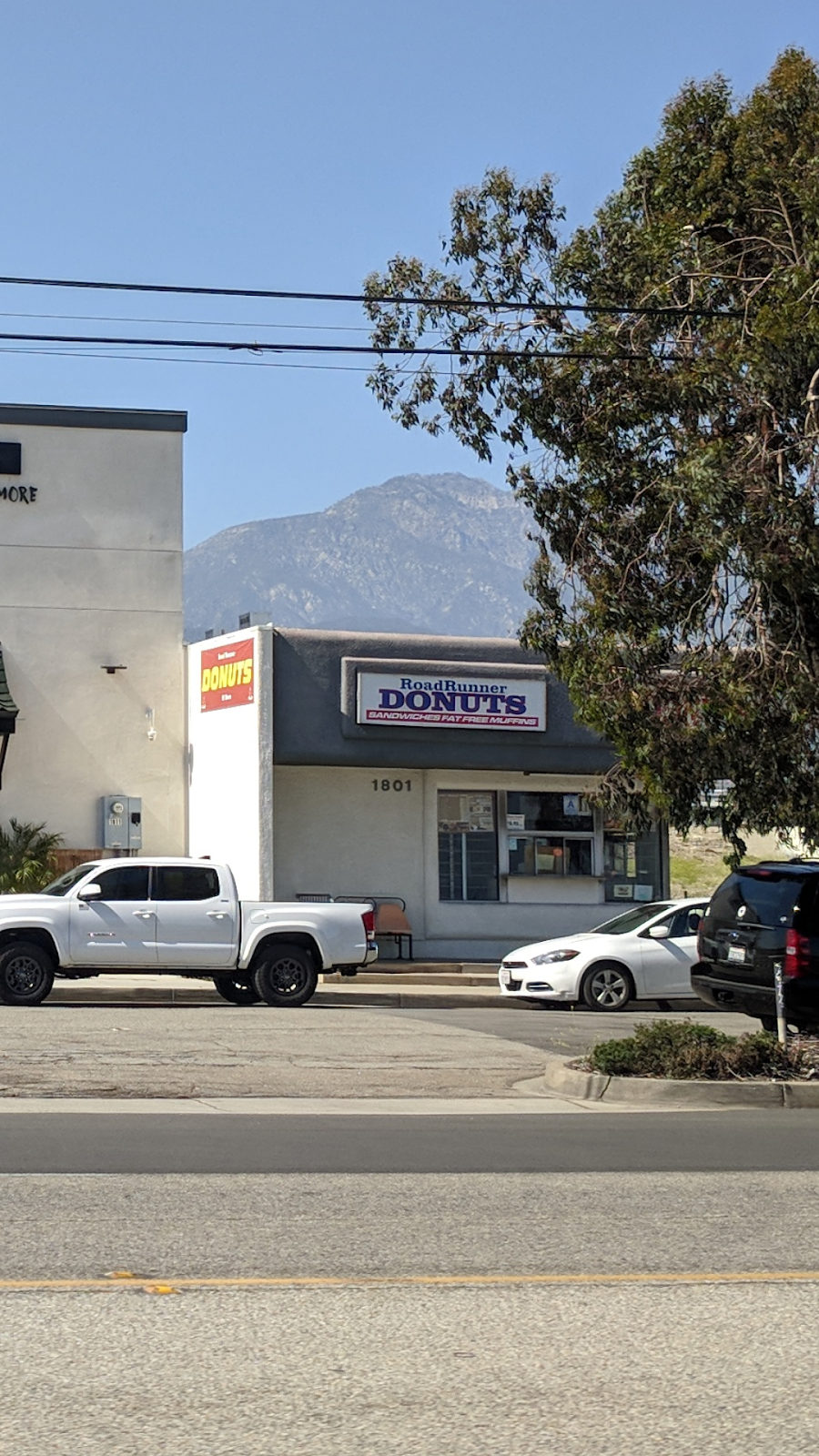 Road Runner Donuts of Upland | 1801 W Foothill Blvd, Upland, CA 91786, USA | Phone: (909) 946-4149