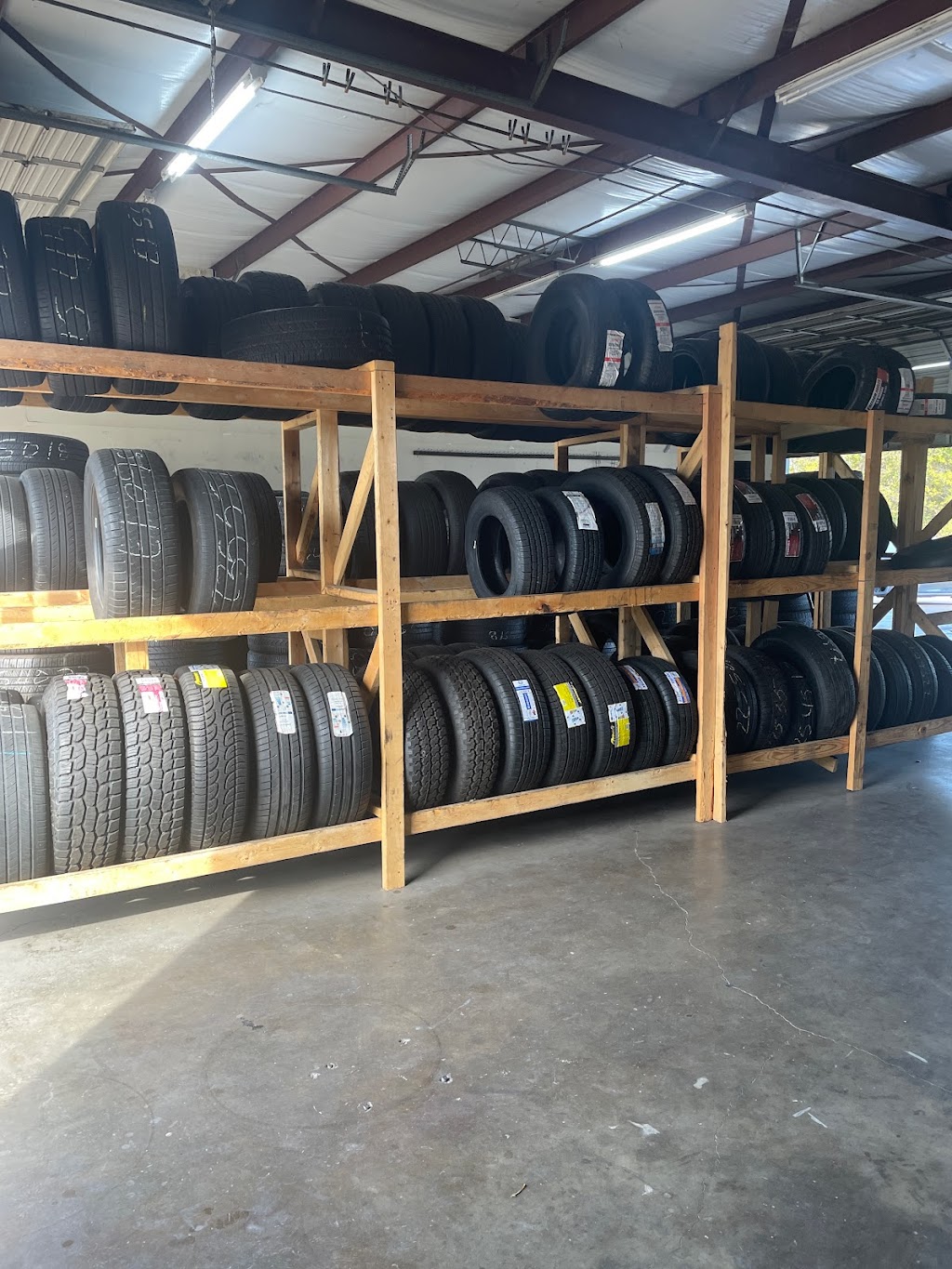 Two star tire shop | 402 S 3rd St, Mabank, TX 75147, USA | Phone: (571) 428-1347