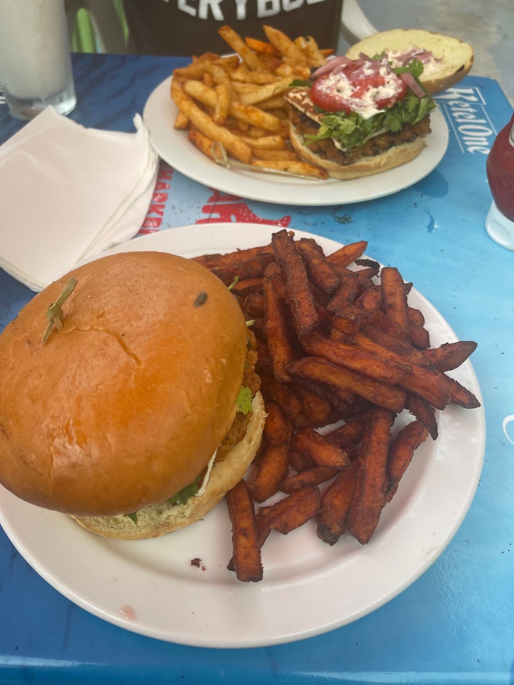 Sharkey’s Sharkbite Grill | 522 Caribbean Dr, Key Largo, FL 33037, USA | Phone: (305) 453-0999