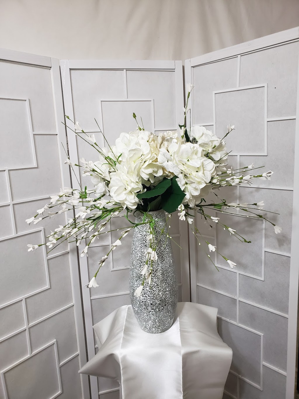 Simply Elegant Flower Arrangements | 1613 Gillarel Springs Ln, Dallas, TX 75241, USA | Phone: (469) 245-9594