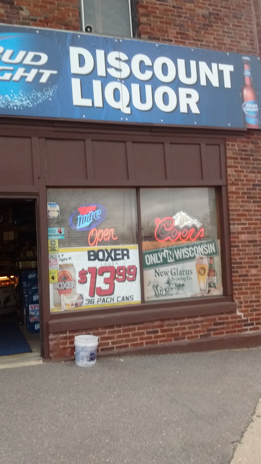 Discount Liquor | 211 E Wisconsin St, Portage, WI 53901, USA | Phone: (608) 742-6226