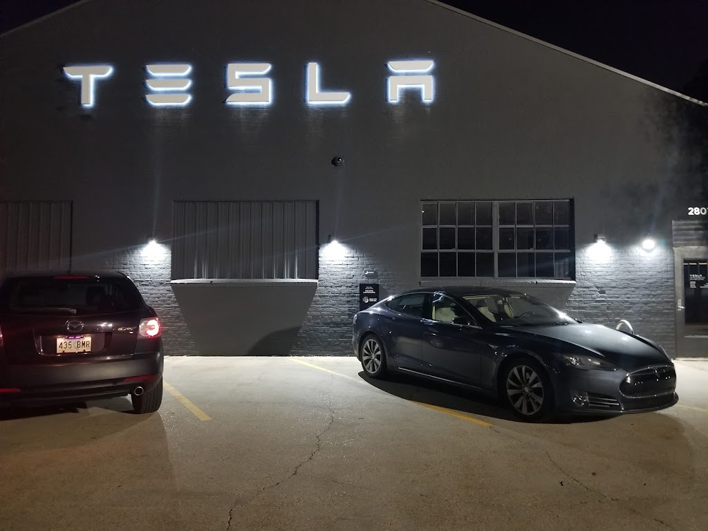 Tesla Service Center | 2801 Tchoupitoulas St, New Orleans, LA 70130, USA | Phone: (504) 493-2794