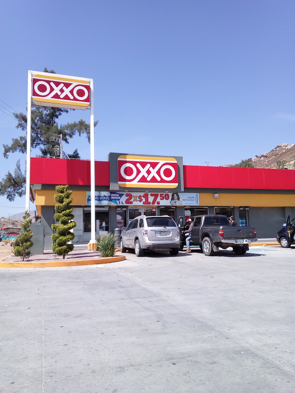 OXXO Toyota | Tecate - Tijuana 144-Km 144, El Gandul, 21447 Tecate, B.C., Mexico | Phone: 81 8320 2020