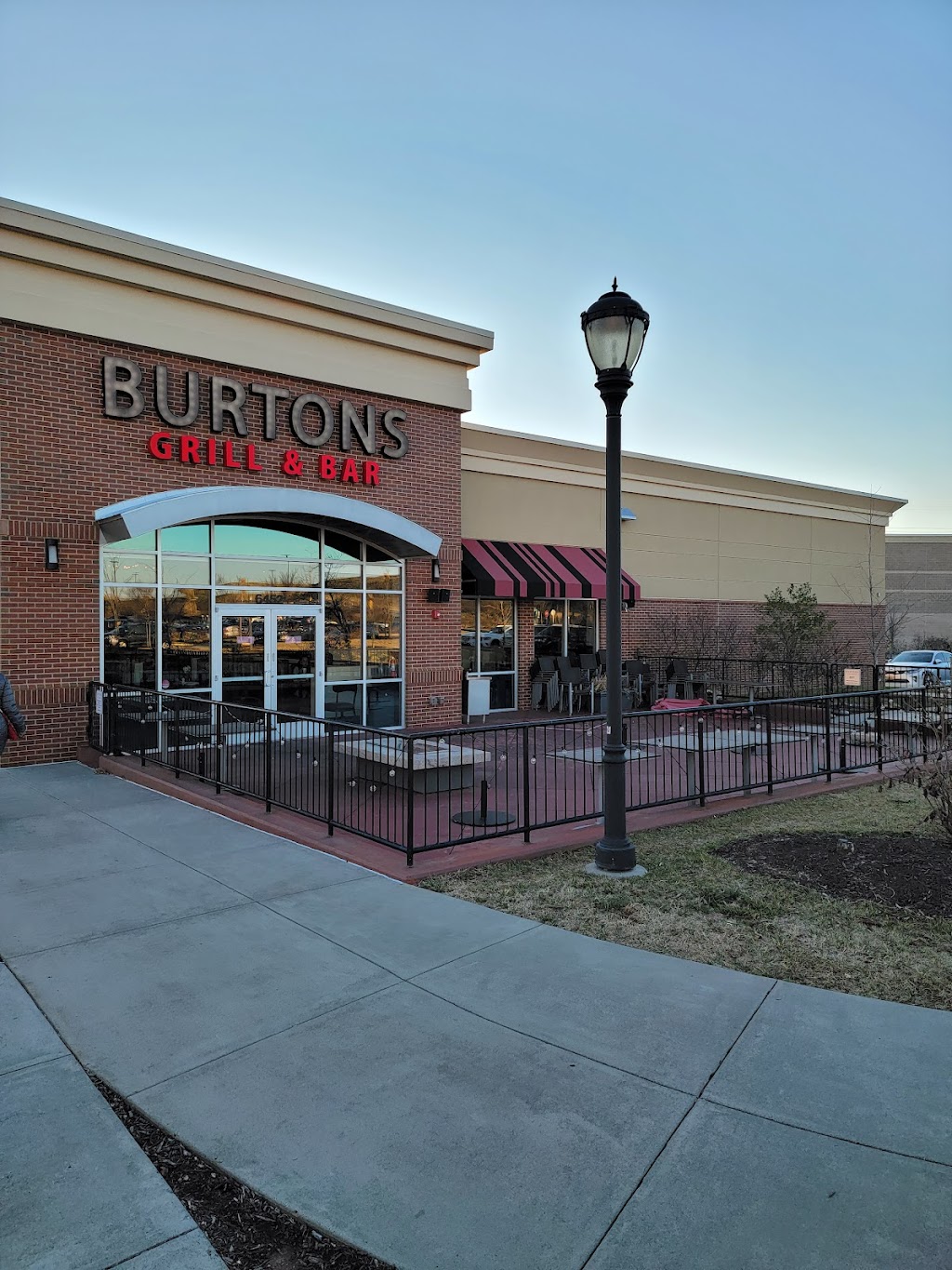 Burtons Grill & Bar of Alexandria | 6452 Old Beulah St, Alexandria, VA 22315, USA | Phone: (703) 922-1730