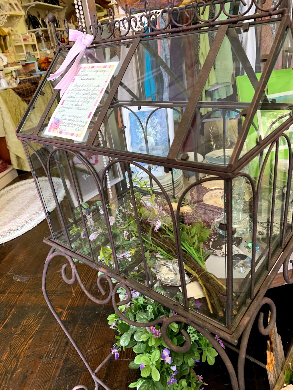 Minervas Treasures | 112 N Main St, Fairmount, IN 46928, USA | Phone: (765) 380-0270