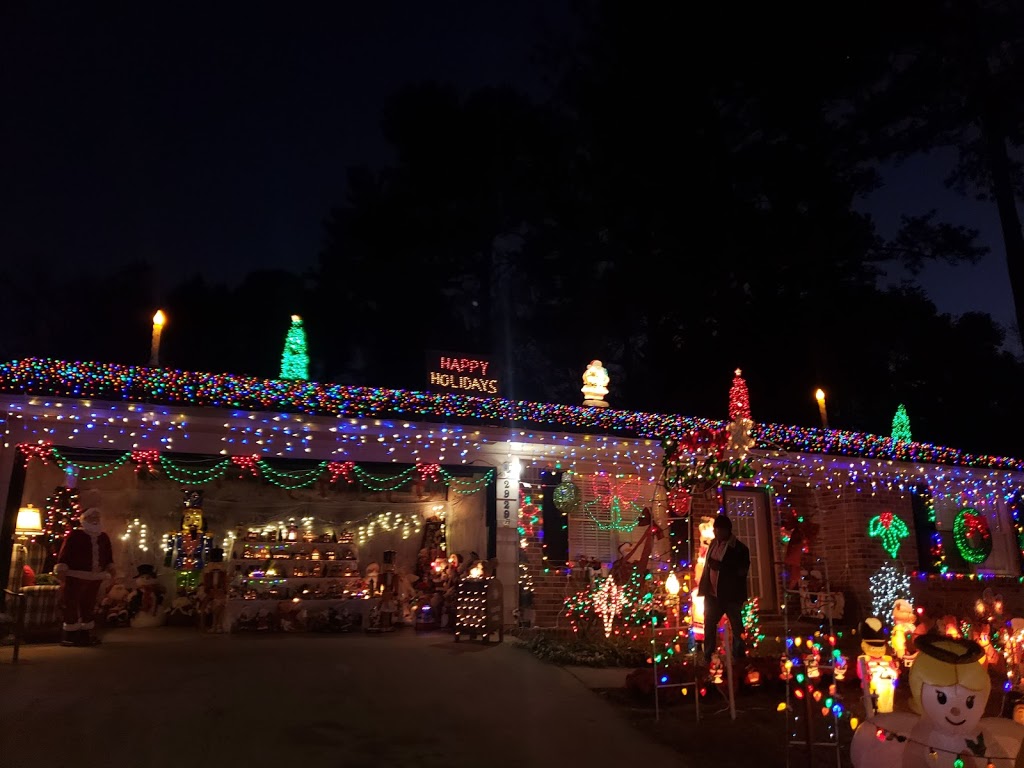 Duluth’s Christmas House | 2929 Mockingbird Cir, Duluth, GA 30096, USA | Phone: (470) 891-9896