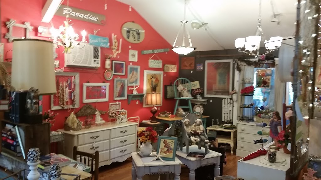Antiques & Uniques in Ozona | 303 Orange St, Palm Harbor, FL 34683, USA | Phone: (727) 253-4976