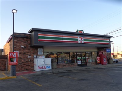 7-Eleven | 835 W 9th St, Dallas, TX 75208, USA | Phone: (214) 946-3310