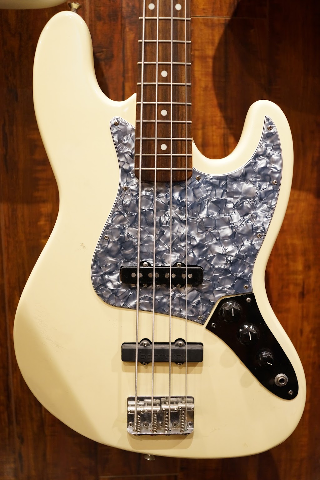 All In One Guitar | 2145 Foothill Blvd, La Cañada Flintridge, CA 91011, USA | Phone: (818) 369-7431