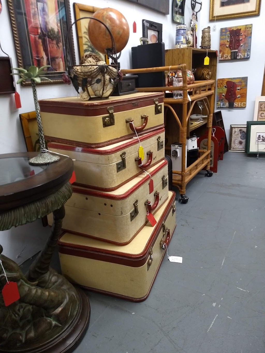 Pack Rat Antique Mall | 312 3rd St, Lafayette, OR 97127, USA | Phone: (503) 864-3613