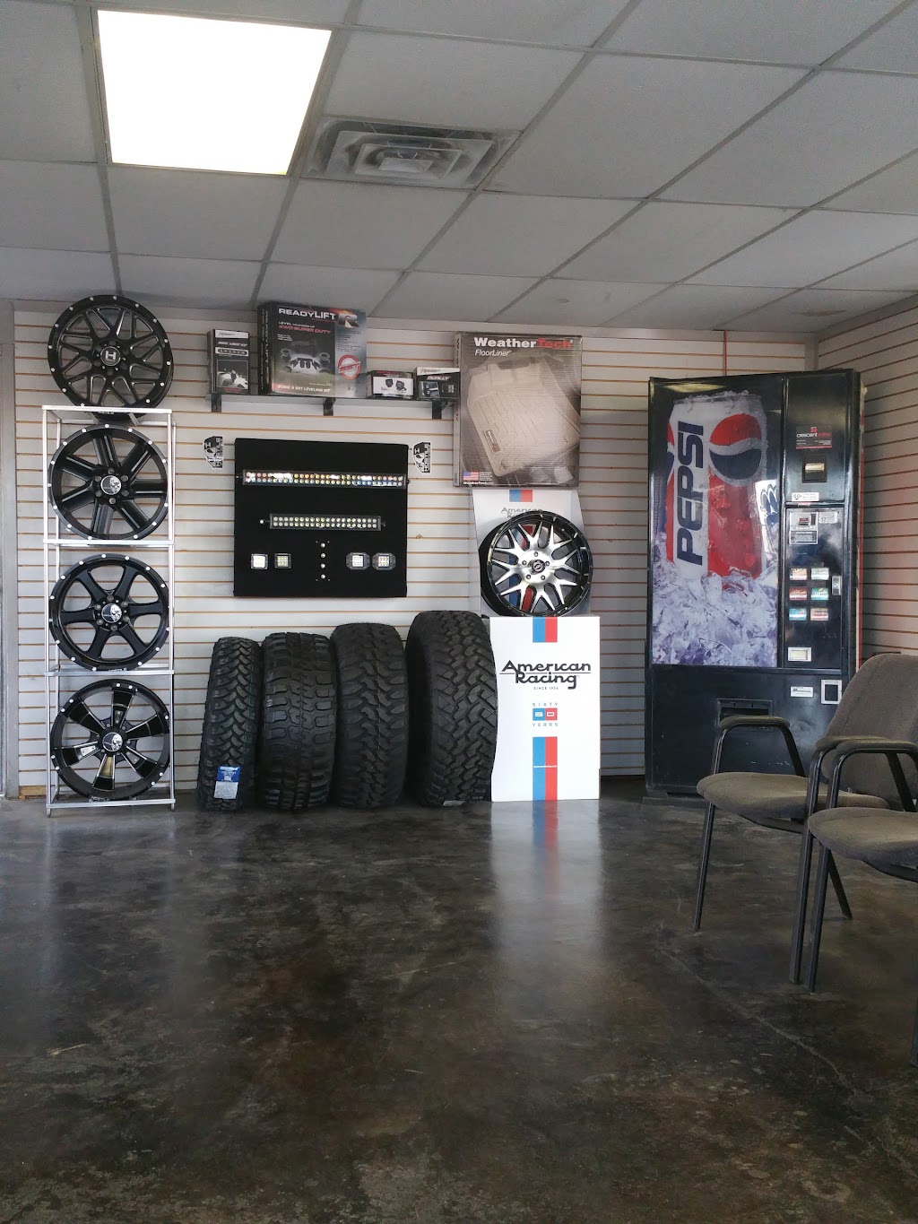 King Tires Muskogee | 205 W Shawnee St, Muskogee, OK 74401, USA | Phone: (918) 682-0077