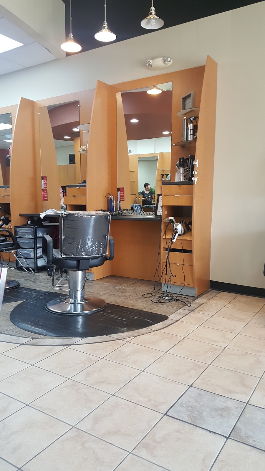 Fantastic Sams Cut & Color | 33226 W 12 Mile Rd, Farmington Hills, MI 48335 | Phone: (248) 324-1200