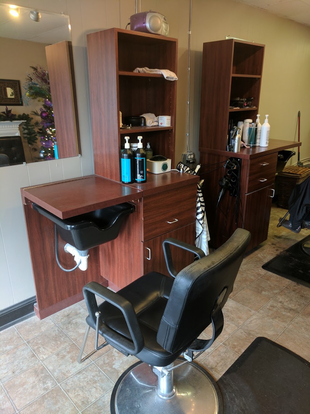 Tangles Hair Salon | 2782 Old U.S. Hwy 421 N, Siler City, NC 27344, USA | Phone: (919) 548-1042