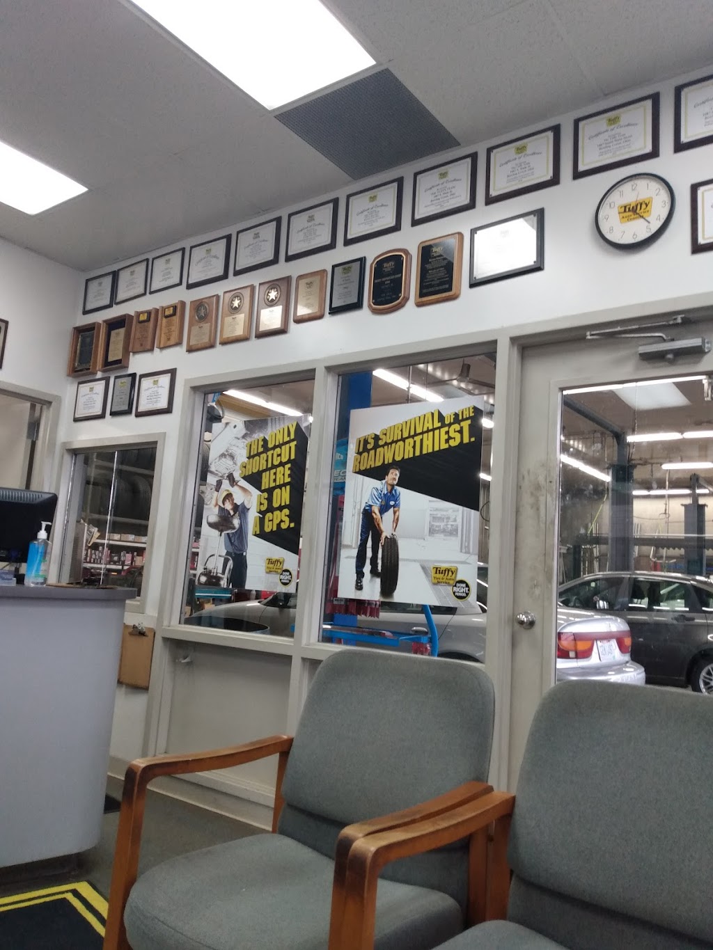 Tuffy Auto Services Center | 1087 S Main St, Bowling Green, OH 43402 | Phone: (419) 353-2444