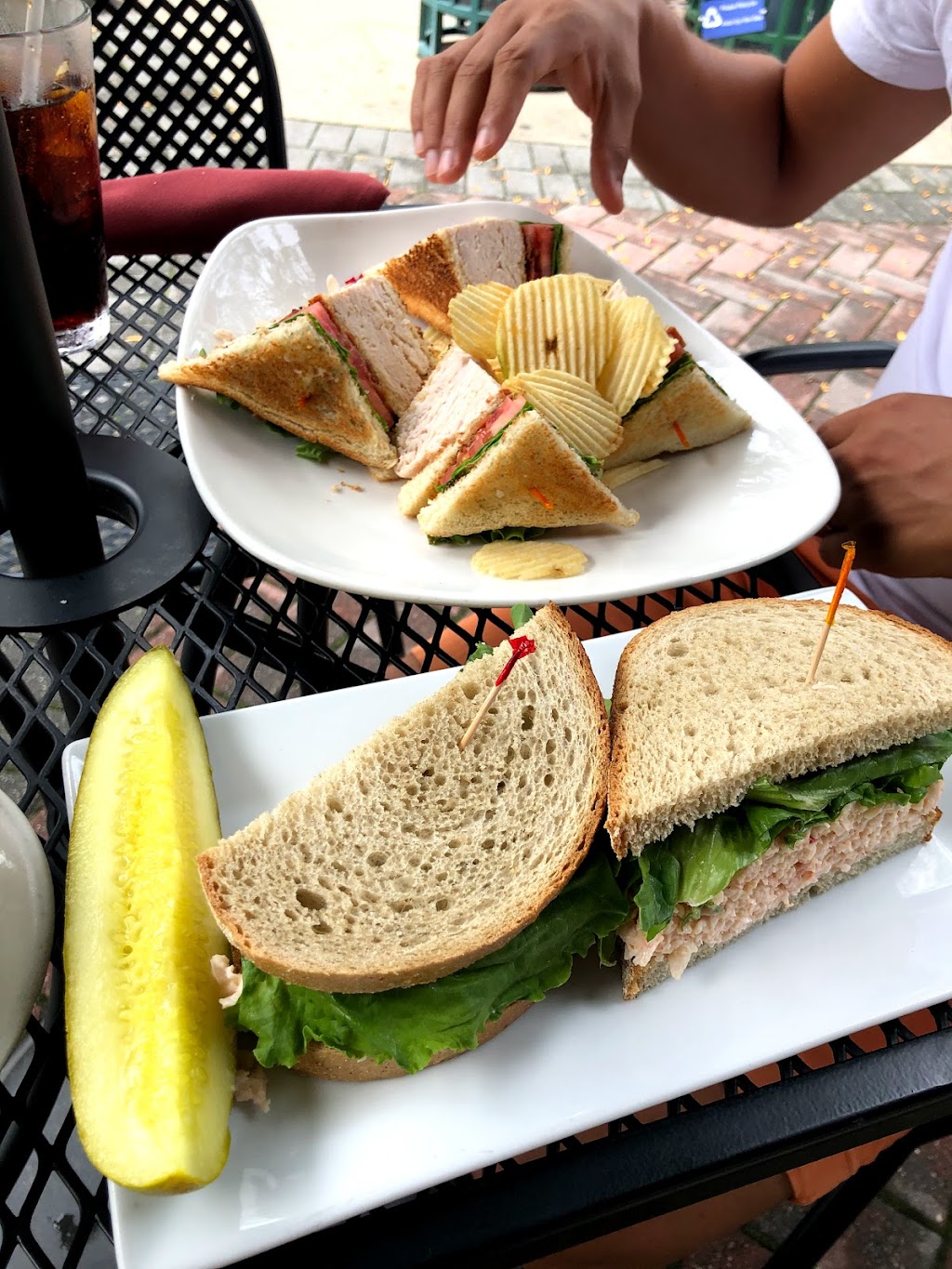 Bistro Avon Inc. | 300 Main St, Avon-By-The-Sea, NJ 07717, USA | Phone: (732) 502-4455