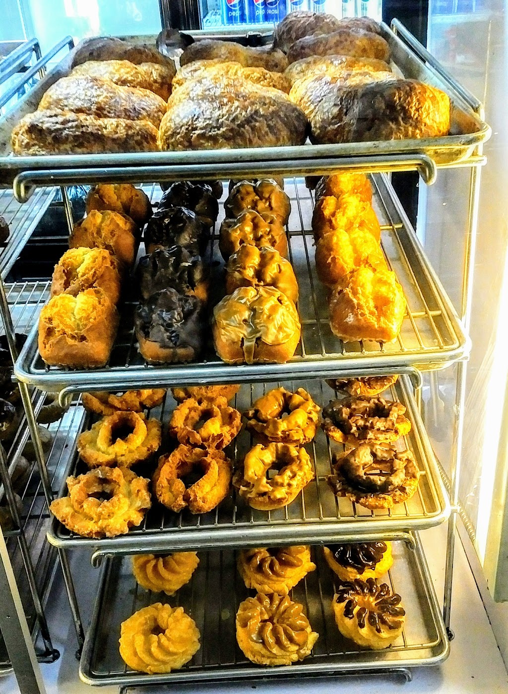 Happy Donuts | 1900 Monument Blvd, Concord, CA 94520, USA | Phone: (925) 682-3888