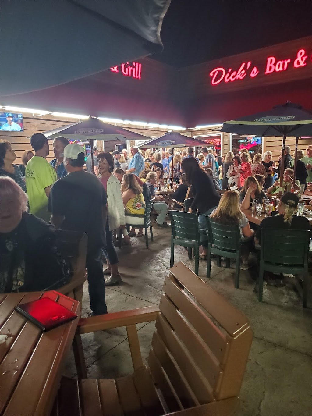 Dicks Bar & Grill | 205 Central Ave, Osseo, MN 55369 | Phone: (763) 425-7400