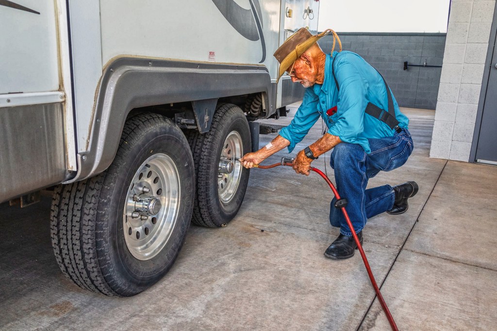 Carefree Covered RV Storage | 2897 E Combs Rd, San Tan Valley, AZ 85140 | Phone: (480) 640-8741