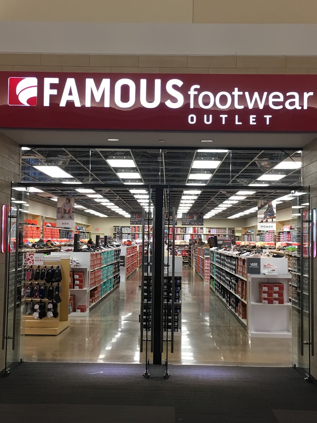 Famous Footwear | 3000 Grapevine Mills Pkwy Suite 250, Grapevine, TX 76051, USA | Phone: (469) 455-8807