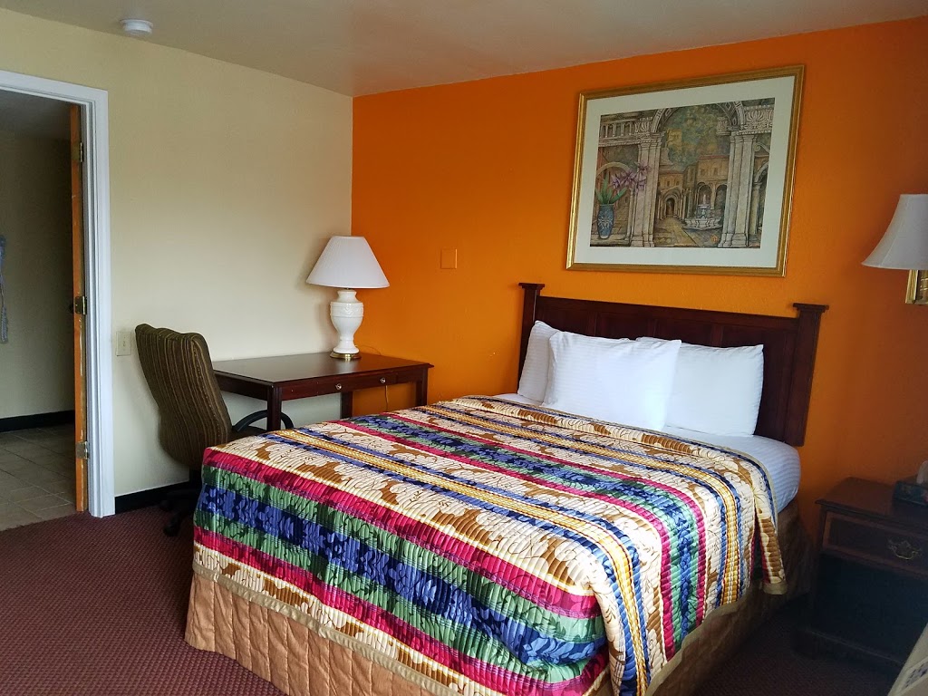 Indian Mound Motel | 4700 Collinsville Rd, Fairmont City, IL 62201, USA | Phone: (618) 271-9570