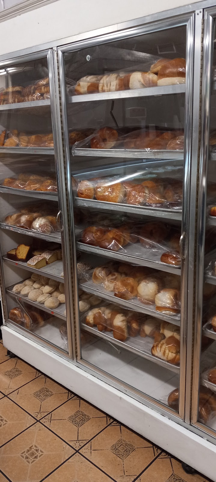 Venice Bakery | 1531 Crenshaw Blvd, Los Angeles, CA 90019, USA | Phone: (323) 939-5579