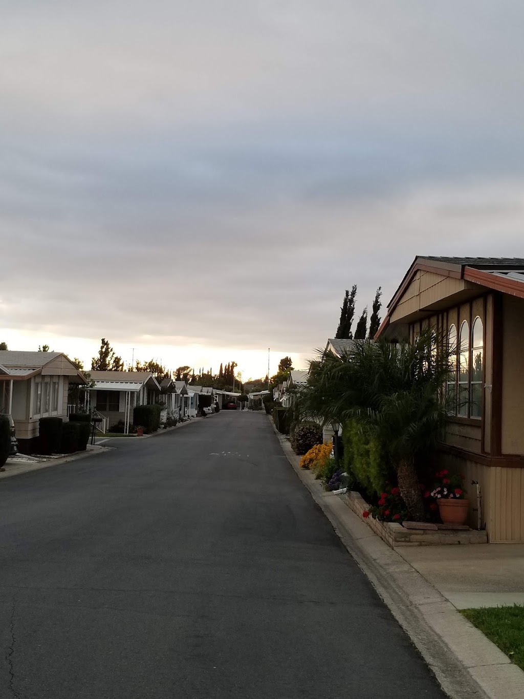 Orange Crest Mobile Home Park | 5215 E Chapman Ave, Orange, CA 92869, USA | Phone: (714) 532-1850