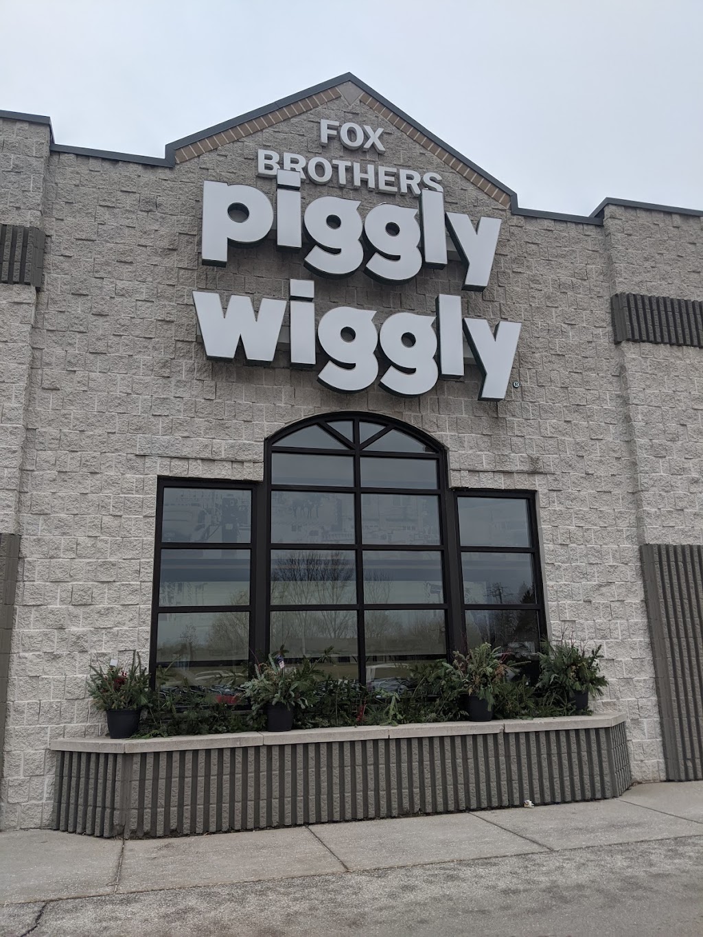 Fox Bros. Piggly Wiggly | 505 Cottonwood Ave, Hartland, WI 53029, USA | Phone: (262) 367-2922