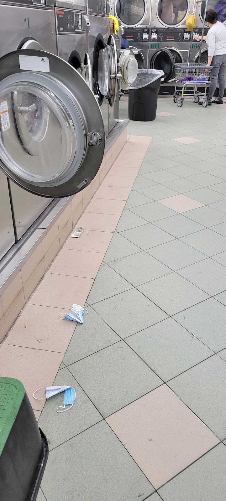 Laundry Palace | 15 W Merrick Rd, Valley Stream, NY 11580, USA | Phone: (516) 825-3679