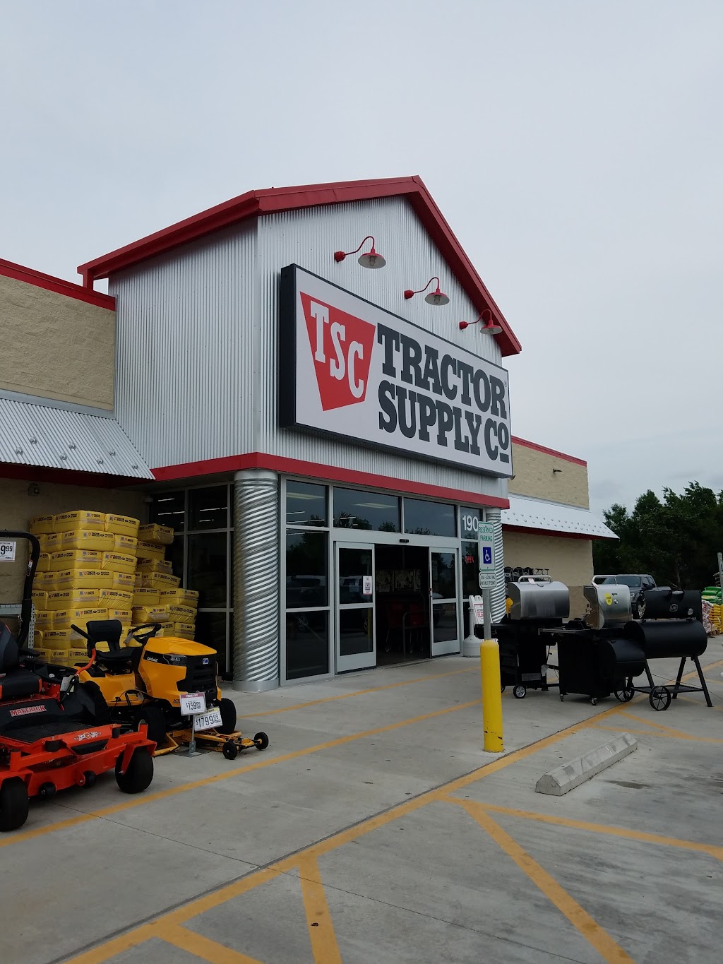 Tractor Supply Co. | 190 Crestview Ln, Seagoville, TX 75159, USA | Phone: (972) 287-4949