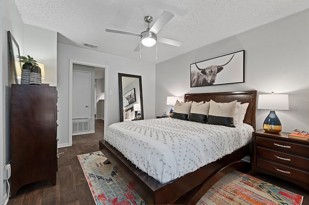 Woodhill Apartments | 1408 Teasley Ln, Denton, TX 76205, USA | Phone: (940) 565-8006