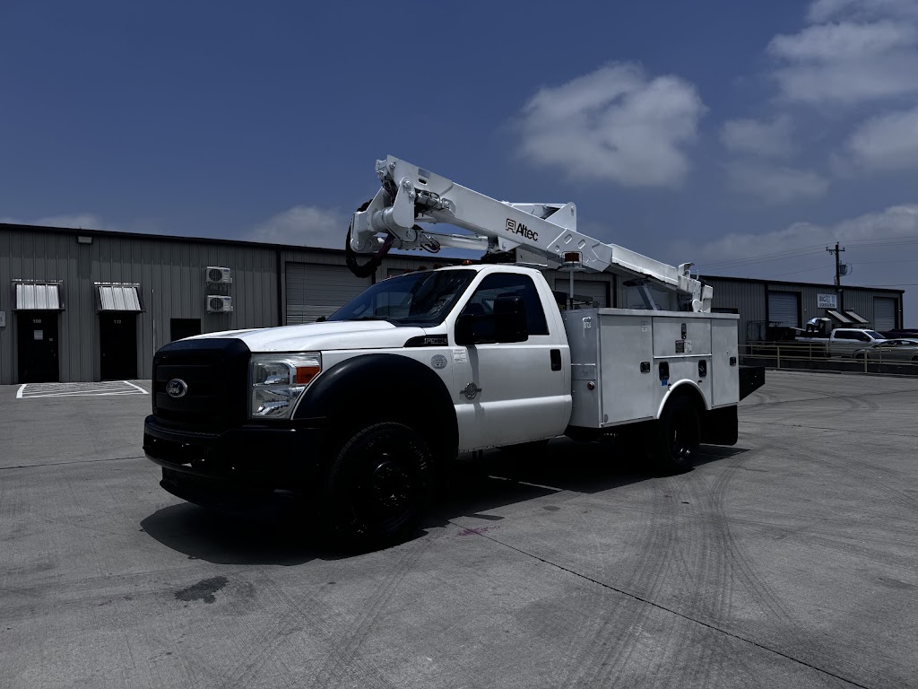 Lone Star Bucket Trucks | 1943 Golden Heights Rd, Fort Worth, TX 76177, USA | Phone: (972) 765-7819