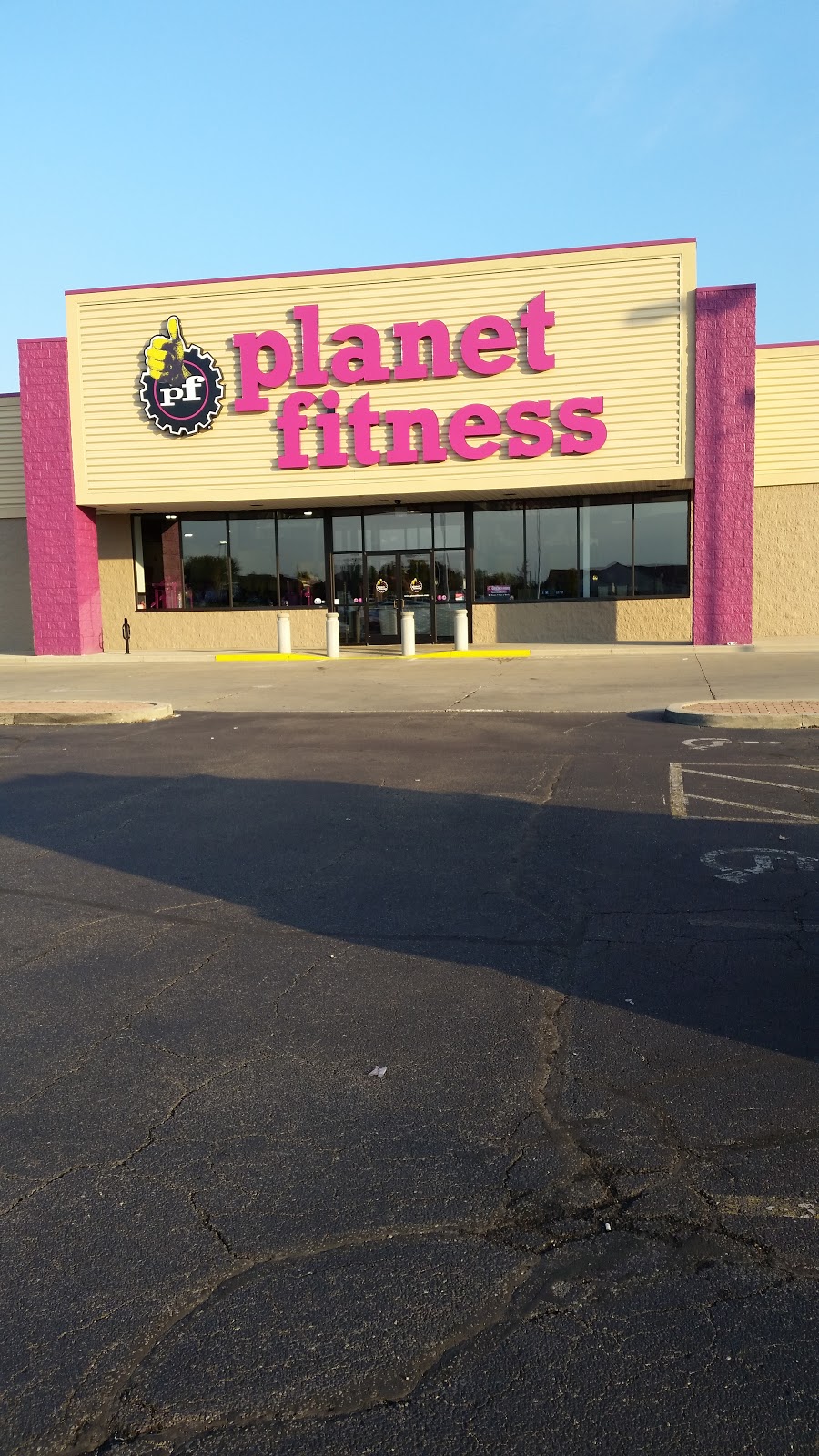 Planet Fitness | 702 NW Washington Blvd, Hamilton, OH 45013, USA | Phone: (513) 973-0024