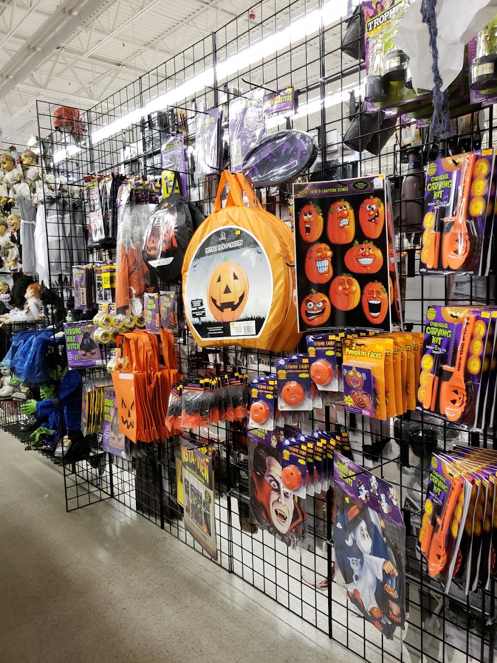 Halloween Express Menomonee Falls Wi | N96W18768 County Line Rd, Germantown, WI 53022, USA | Phone: (414) 803-4170