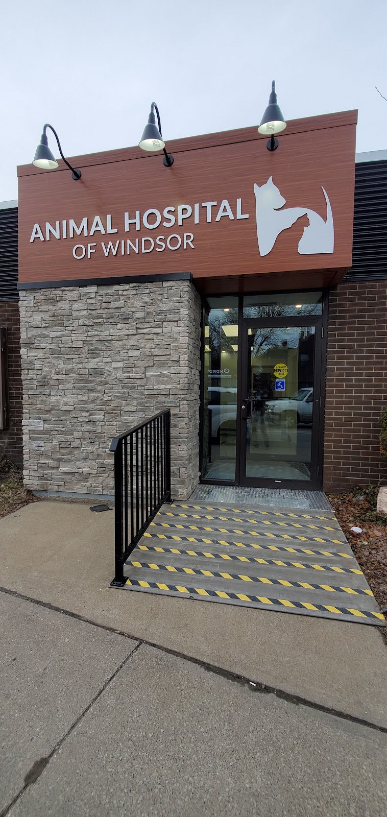 Animal Hospital of Windsor | 220 Tecumseh Rd W, Windsor, ON N8X 1G1, Canada | Phone: (519) 252-4327