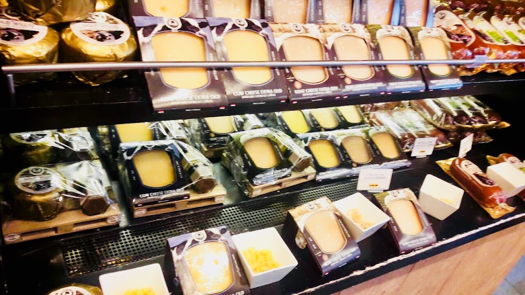 Cheese & More Flower Market | Singel 540, 1017 AZ Amsterdam, Netherlands | Phone: 06 23843408