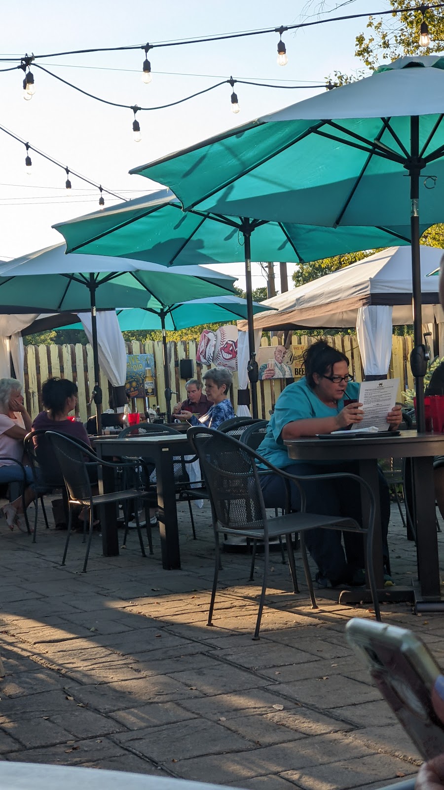 Local Tavern Willoughby Hills | 29007 Chardon Rd, Willoughby Hills, OH 44092, USA | Phone: (440) 833-4484